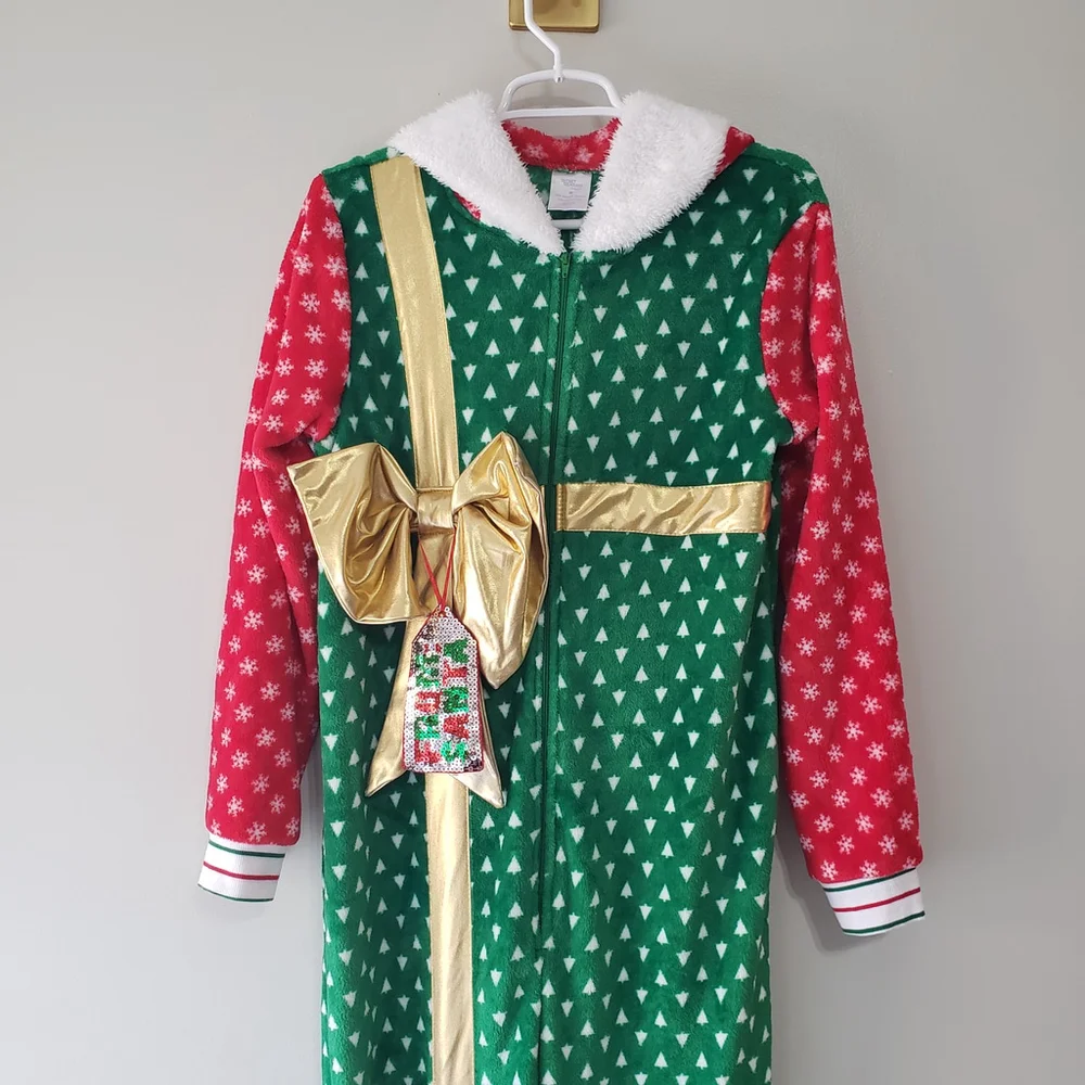 Secret Treasures Women Medium Pajamas One Piece Christmas Holiday Cozy Red Green